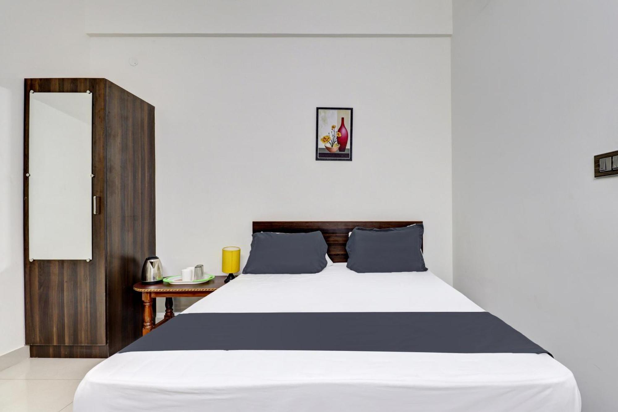 Hotel O J.K. Suites & Rooms Бангалор Екстериор снимка