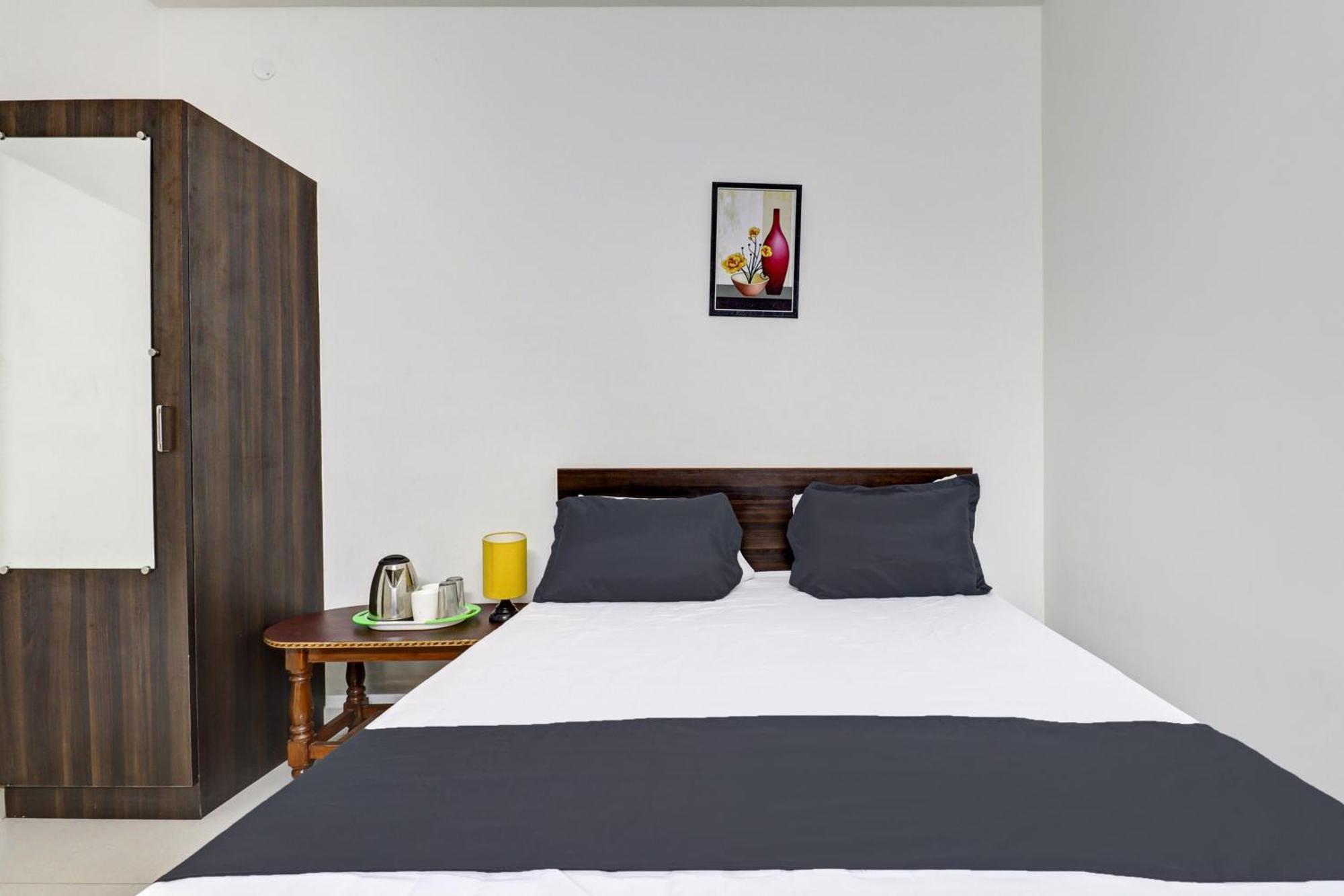Hotel O J.K. Suites & Rooms Бангалор Екстериор снимка